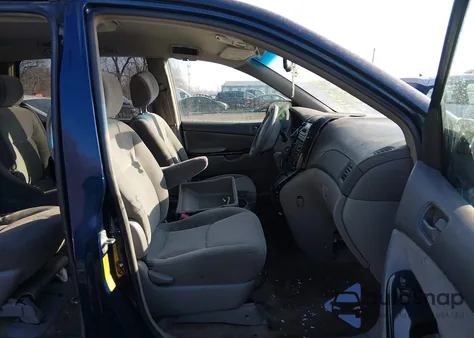 2005 Toyota Sienna Le из США, поврежденный, VIN 5TDZA23C75S372476